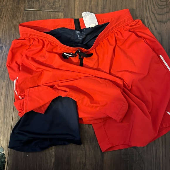 Nike challenger shorts Large 7’ - Picture 4 of 5